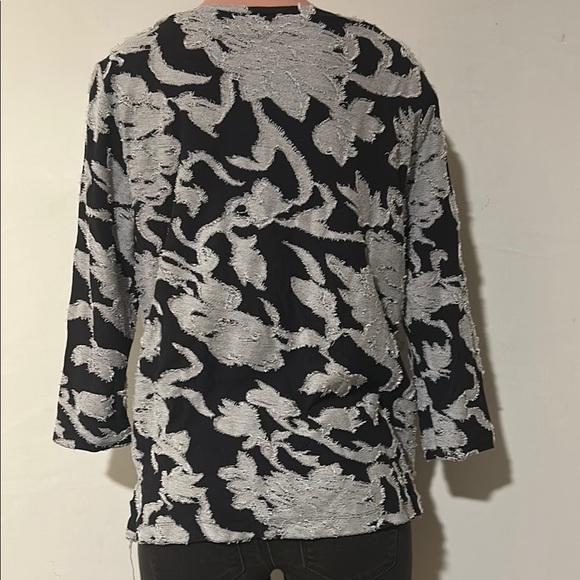 LOFT 3/4 Sleeve Black & White Floral Stitch Pattern Blouse Women's Large Top. - Picture 8 of 10